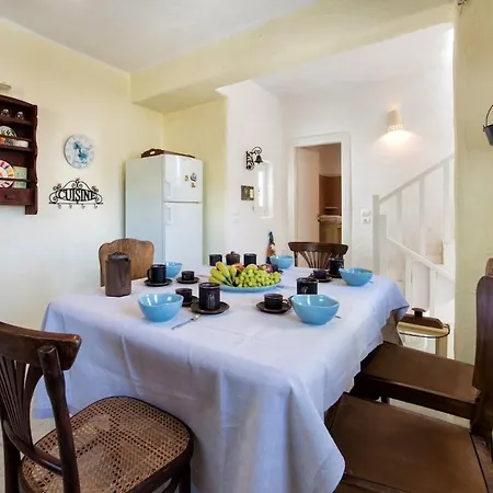 Petra Χρυσή Ακτή