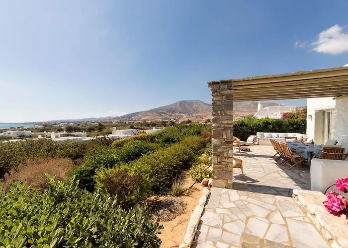 Petra Chrisi Akti (Paros)