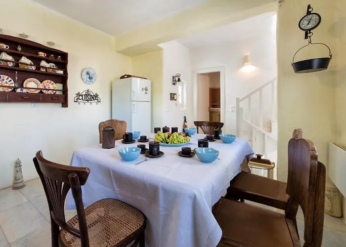 Petra Chrisi Akti (Paros)